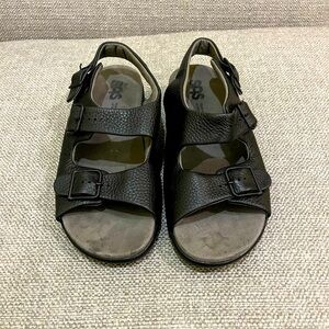 SAS Tripad Comfort Sandal in black leather. Size 8 USA.